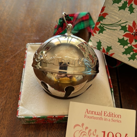 Wallace 1984 Annual Bell - Picture 2 of 3